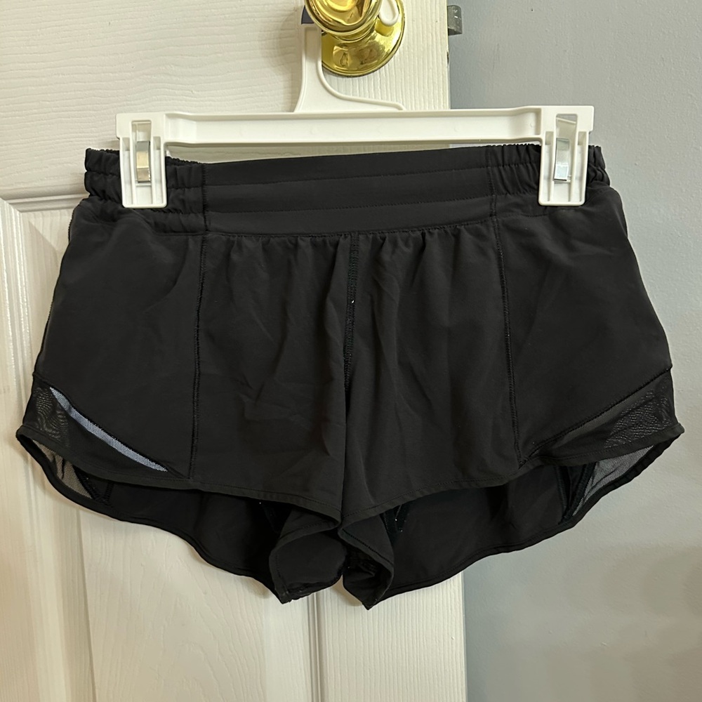 Black LuluLemon Hotty Hots (2.5” Size 6 Regular)